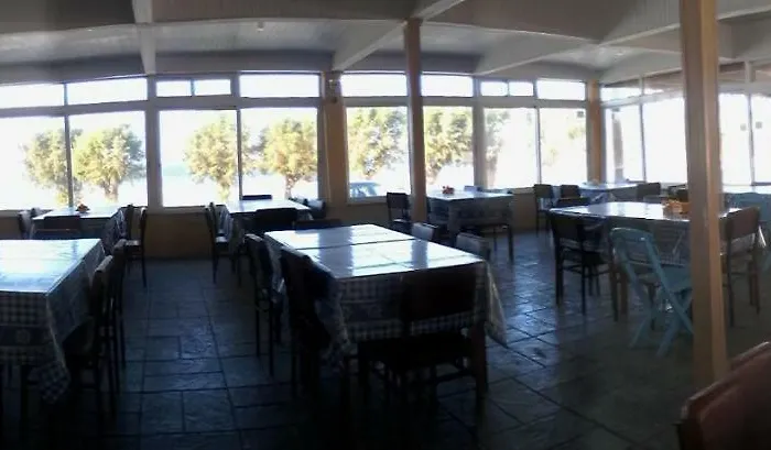 לינה וארוחת בוקר To Akrogiali