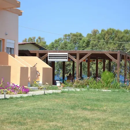 To Akrogiali Bed and breakfast